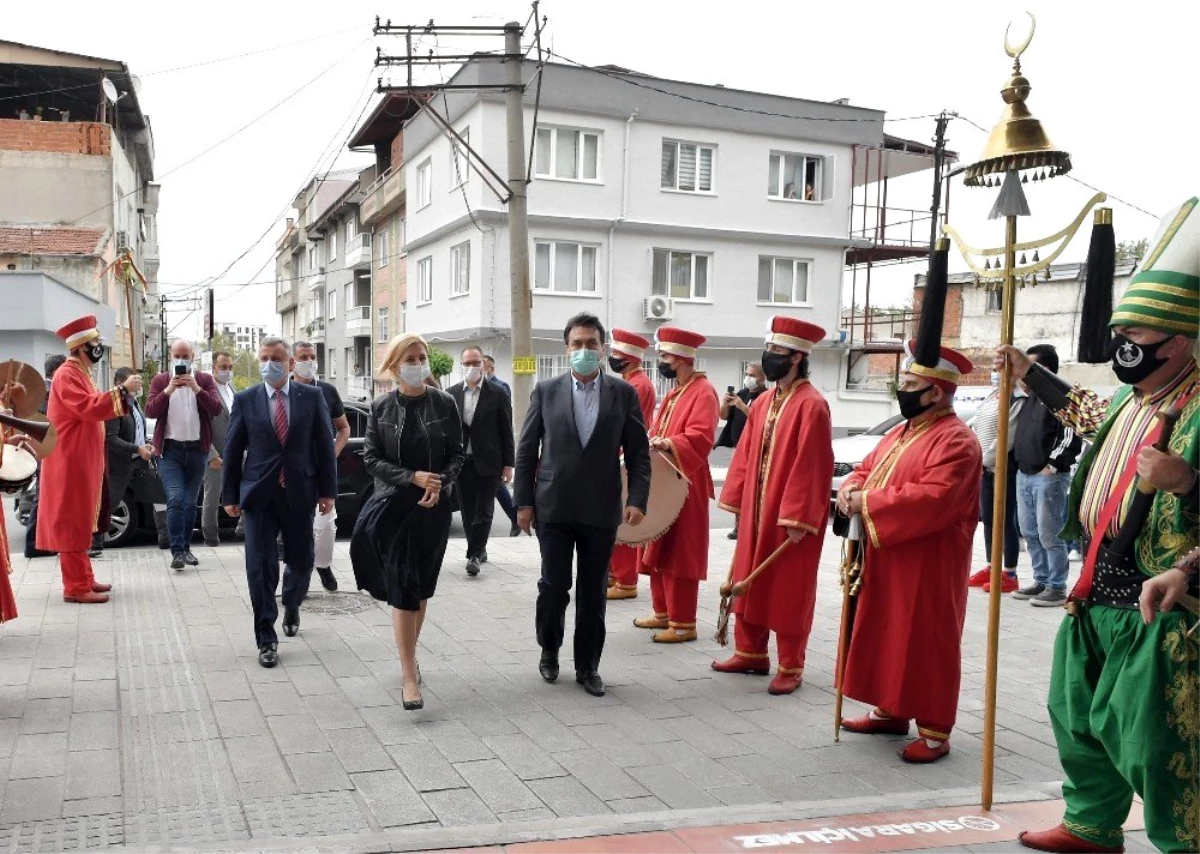 Gagauzya\'nın ilk Türk kadın Başkanı\'na mehterli karşılama