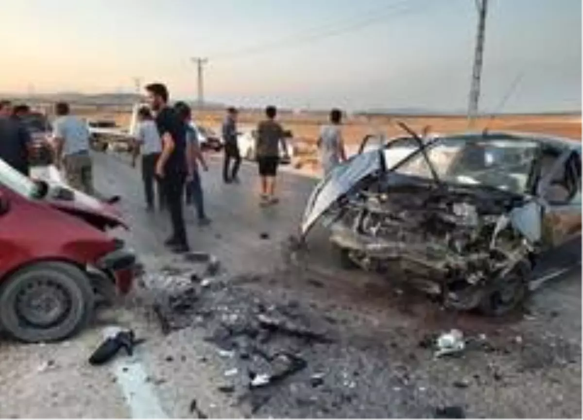 Gaziantep 2 araç kafa kafaya çarpıştı: 3 yaralı