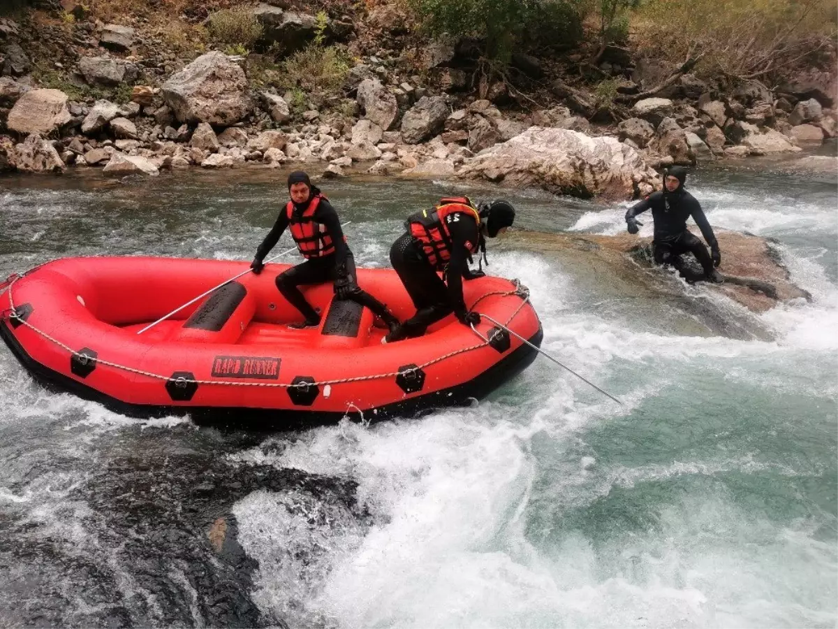 Kayıp kardeşin bulunması için Munzur Çayı didik didik arıyor