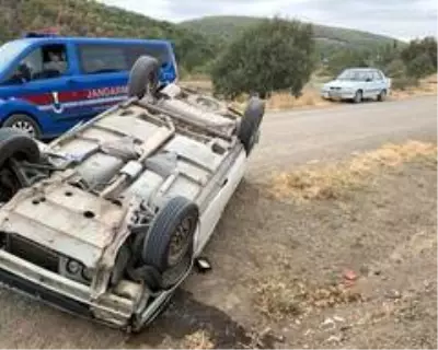 Otomobil köy yolunda devrildi 1 ölü, 1 yaralı Son Dakika