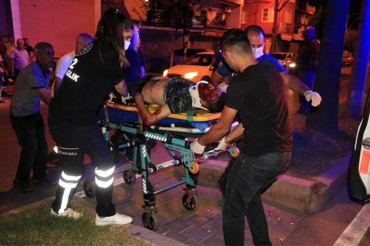 Adana\'da motosiklet refüje çarptı: 2 yaralı