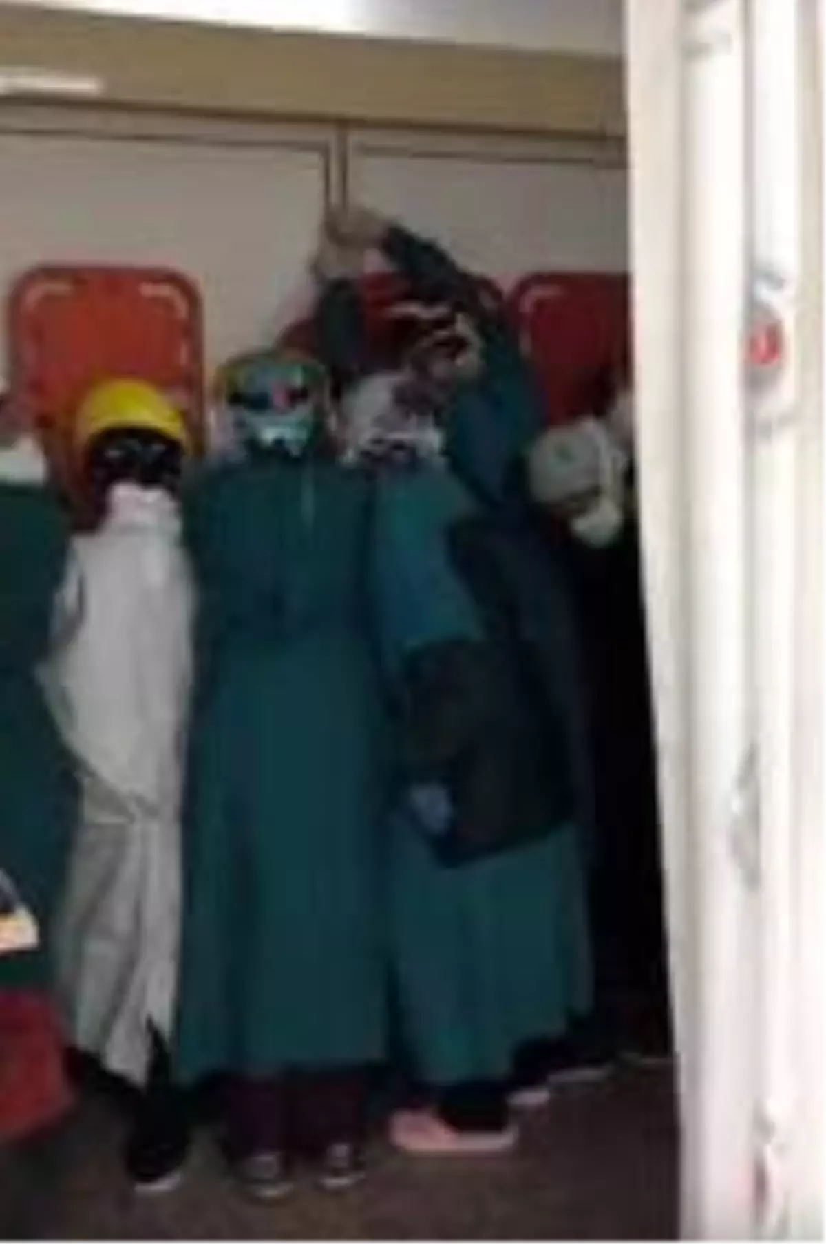 Son dakika haberleri! Ankara\'da silahlı kavgada ölen kişinin yakınları hastanede sağlıkçılara saldırdı