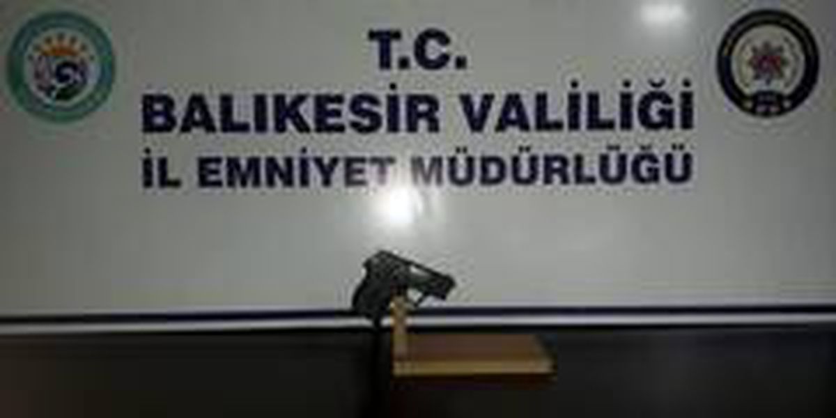 Balıkesir\'de polis aranan 3 kişi ve 4 silah yakalandı