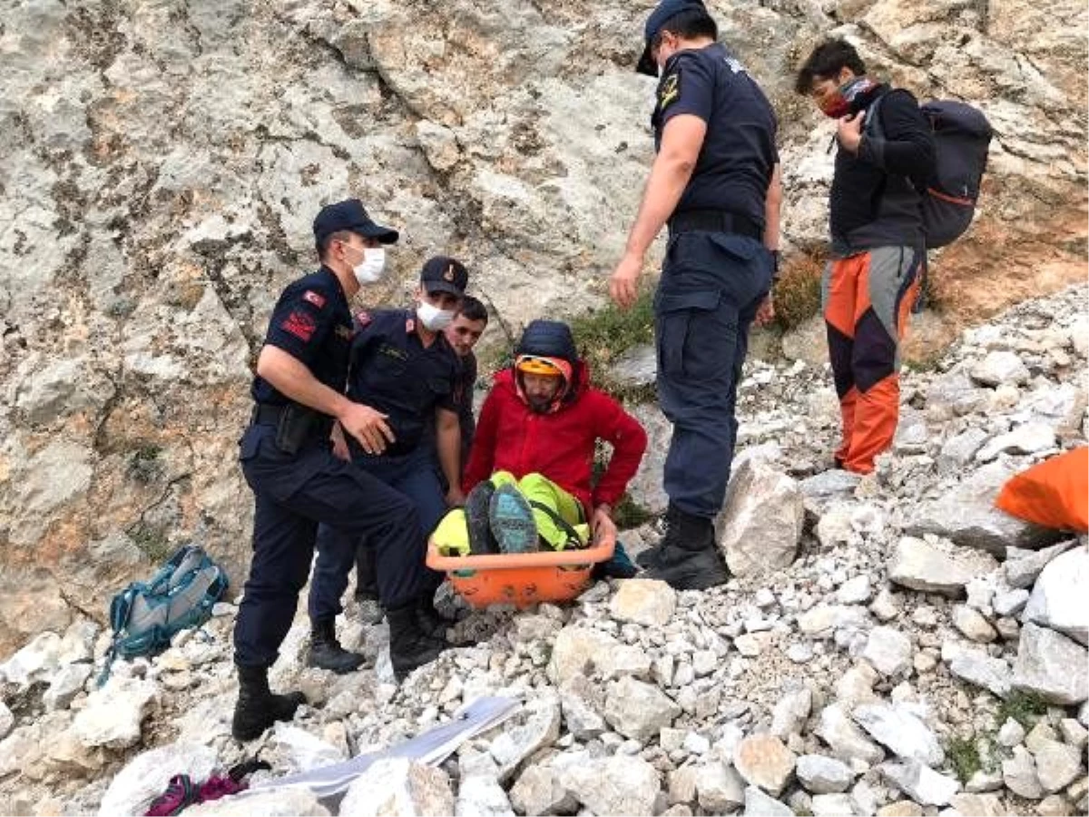 Demirkazık Dağ\'nda ayak bileği kırılan Ukraynalı dağcı kurtarıldı