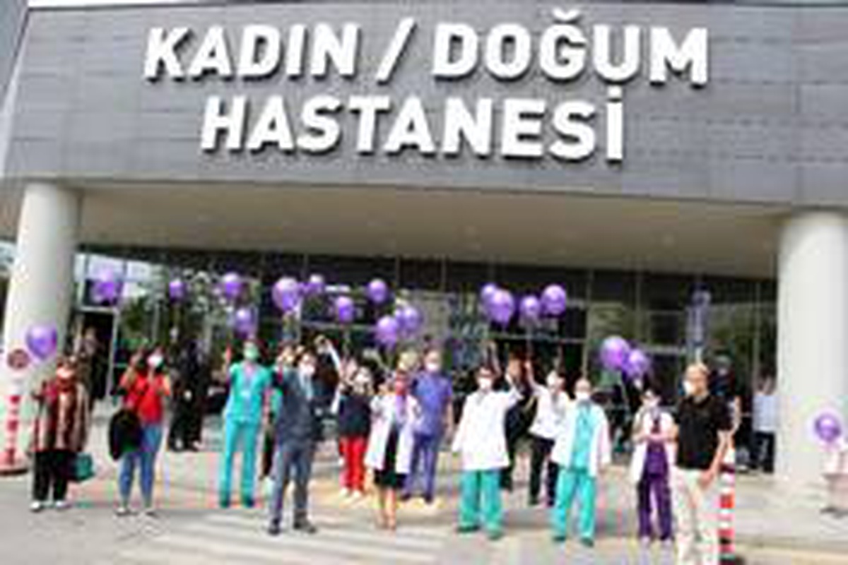 Dünya Jinekolojik Onkoloji Günü\'nde mor balonlar gökyüzü ile buluştu