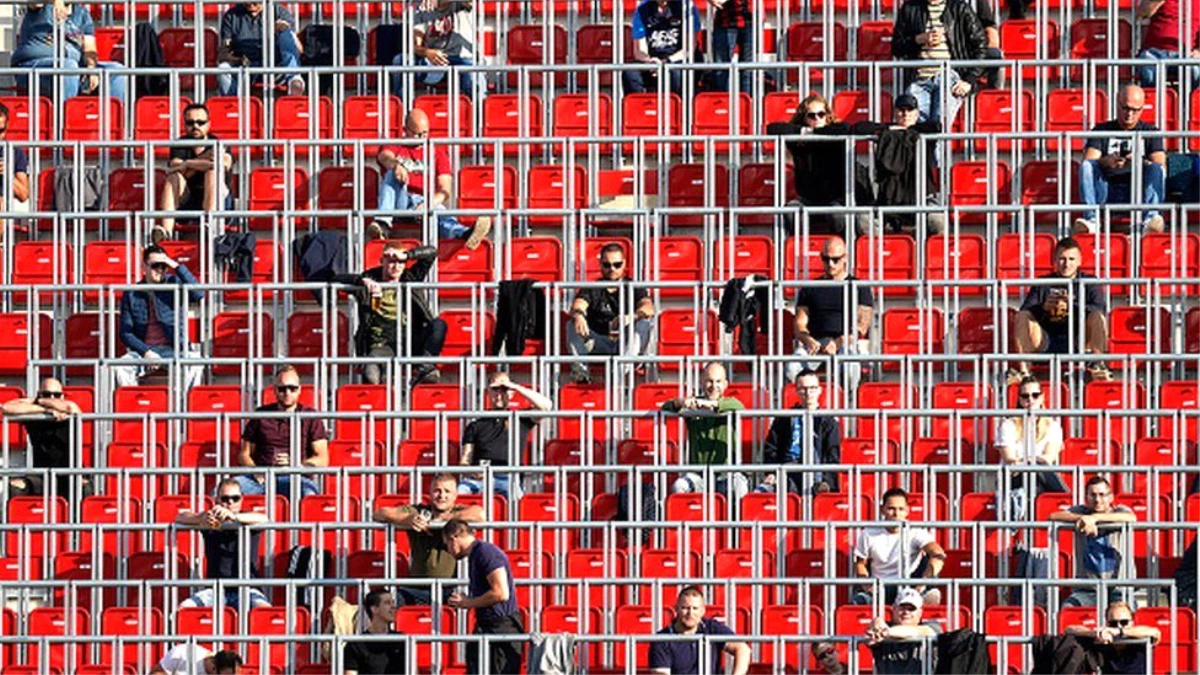 Hollanda\'da belediye başkanları koronavirüs önlemlerinin ihlal edildiği stadyumları kapatabilecek