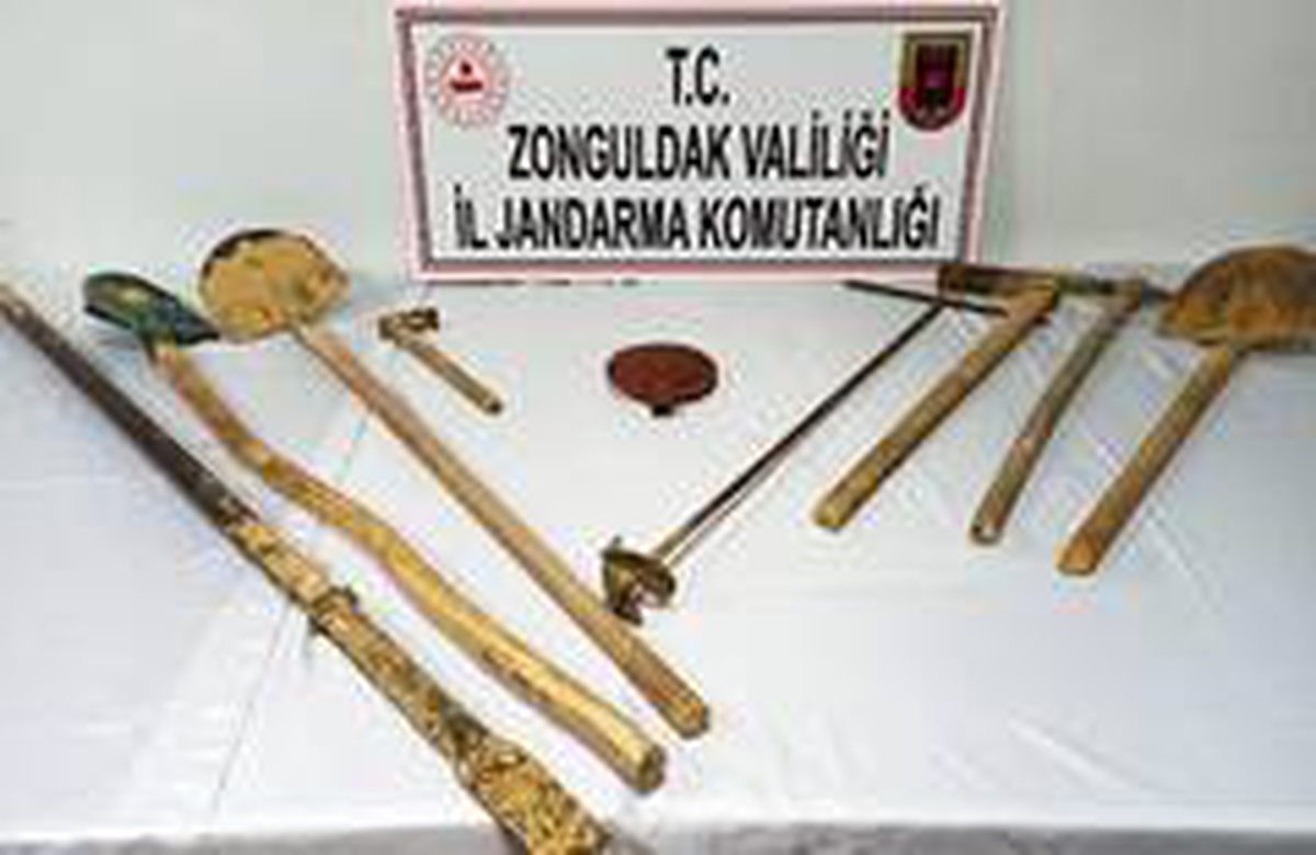 Jandarmadan kaçak kazı operasyonu: 3 gözaltı