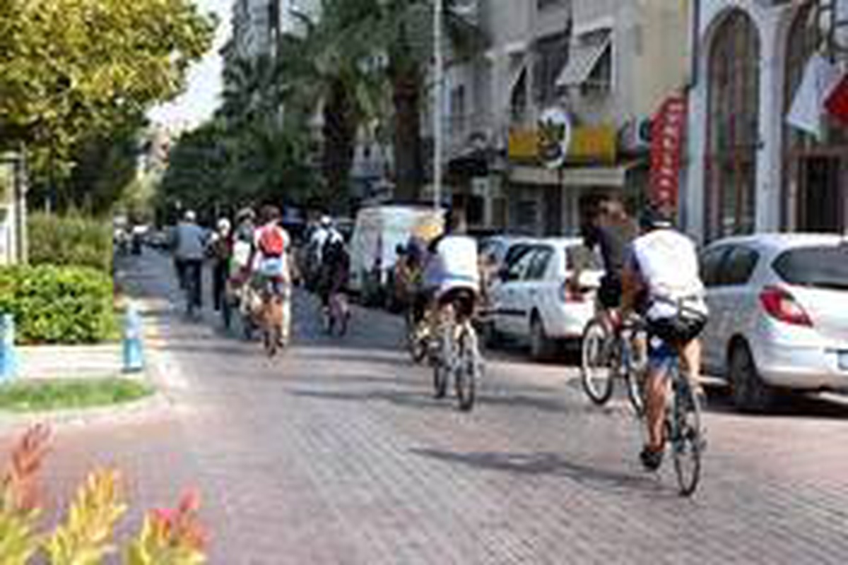 Şehzadeler\'de pedallar sağlık için çevrildi