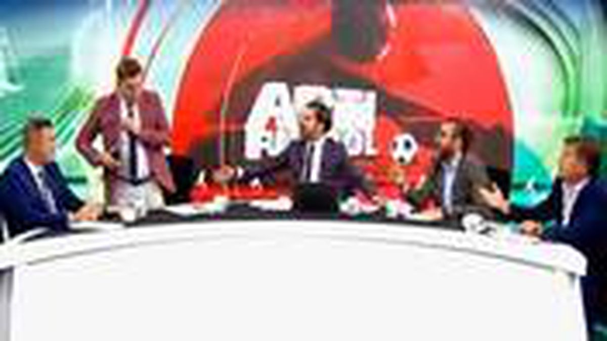 Spor yorumcusu Evren Turhan, 'Seninle aynı programa çıkmam' dediği Emre Bol'la aynı yayında yer aldı