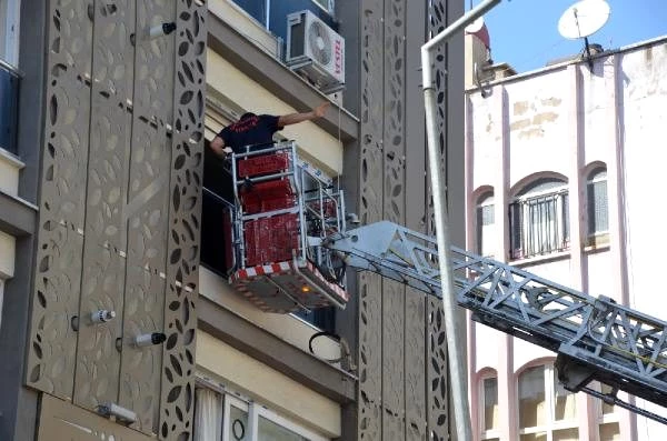 Olay, Dulkadiroğlu ilçesi Menderes Mahallesi'nde bir apartmanda yaşandı