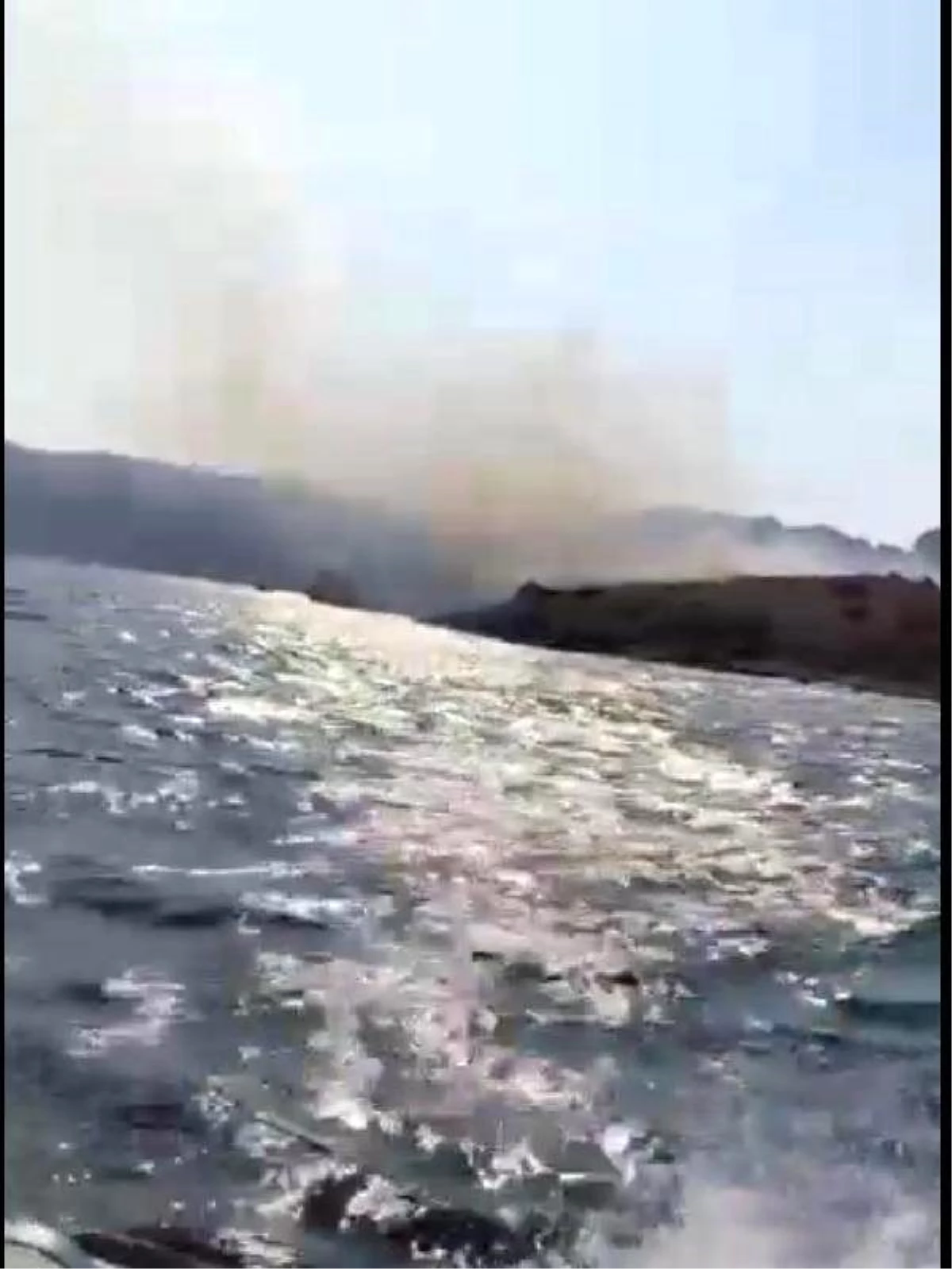Son dakika haberi... Tekneden atılan işaret fişeyi adayı yaktı