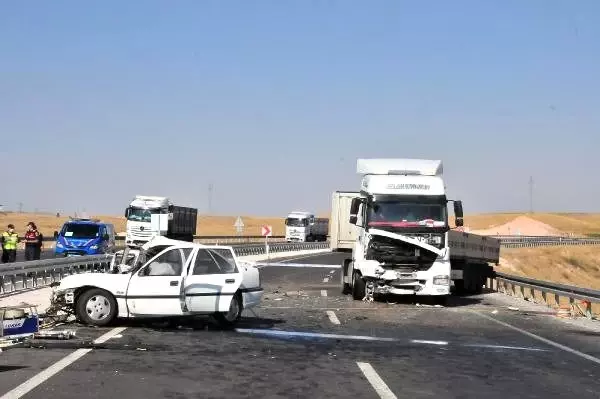 200 metre yol için ters şeritte giren TIR'ın bir araca çarparak çiftin ölümüne neden oldu