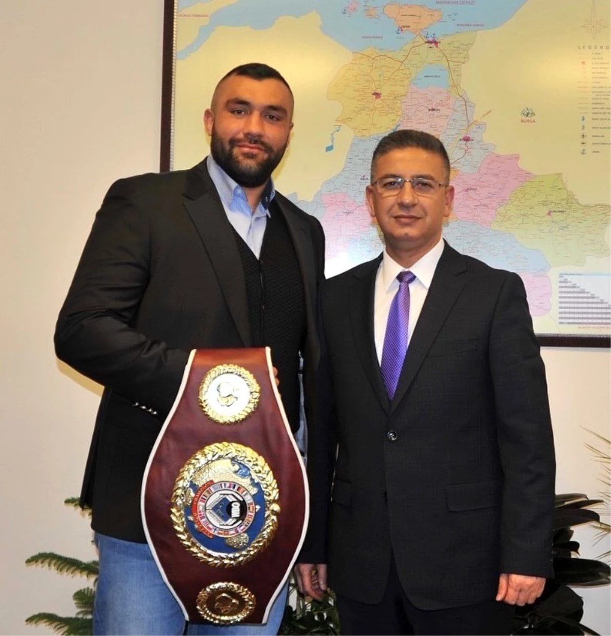Akademisyen boksör Balıkesir Üniversitesi\'nin gurunu oldu