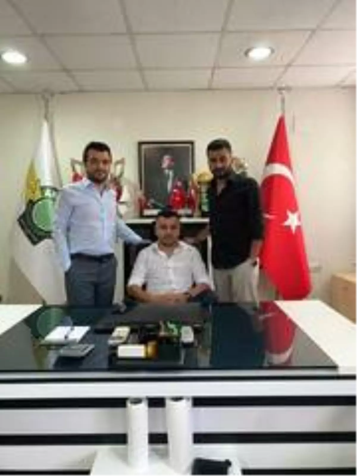 Akhisarspor Başkan Evren Özbey oldu