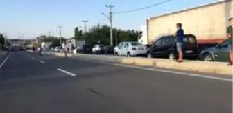 Bisikletli çocuğa kamyon çarptı, mahalleli yolu kapatarak tepki gösterdi