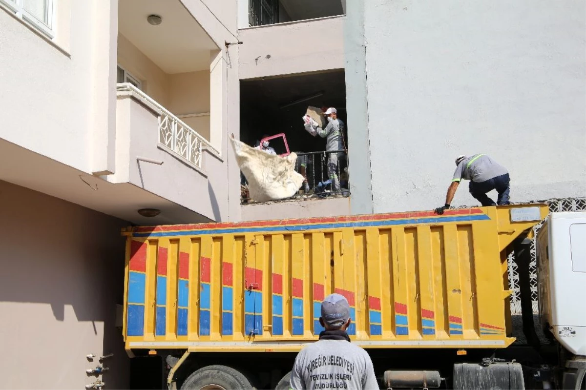 Adana\'da bir evden 11 kamyon çöp çıktı