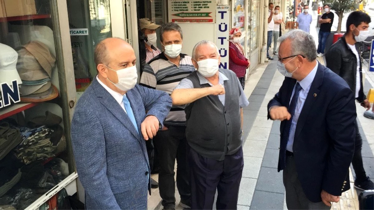 Heyeti gören vatandaş maske taktı