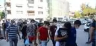 Kuşadası'nda hırsızlar güvenlik kamerasına takıldı