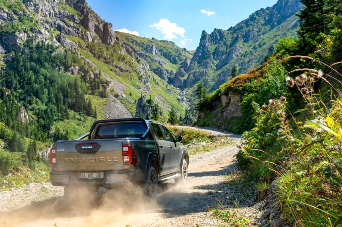 Makyajlanan Toyota Hilux satışa sunuldu