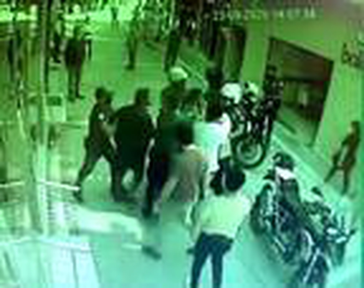 Son dakika! Maske takmayan 2 kardeş, haklarında tutanak tutmak isteyen 2 polisi yaraladı