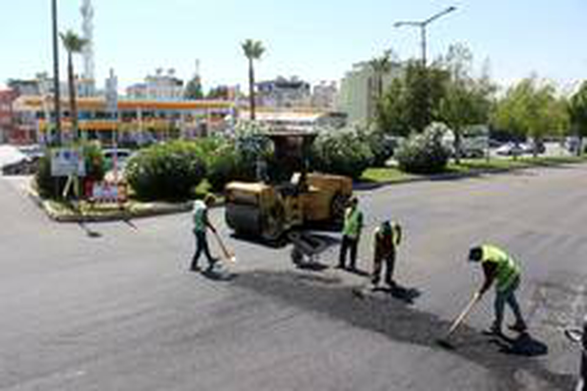 Mersin\'de asfaltta son teknoloji kullanılıyor