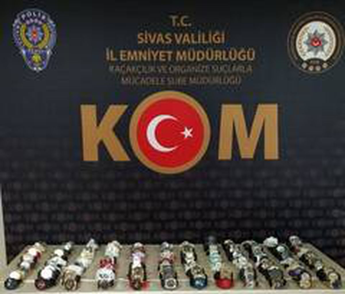 Sivas\'ta 60 bin TL değerinde 141gümrük kaçağı kol saati ele geçirildi
