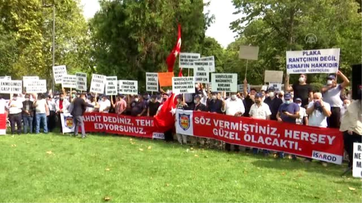 Taksiciler ve servisçiler İBB yönetimini protesto etti