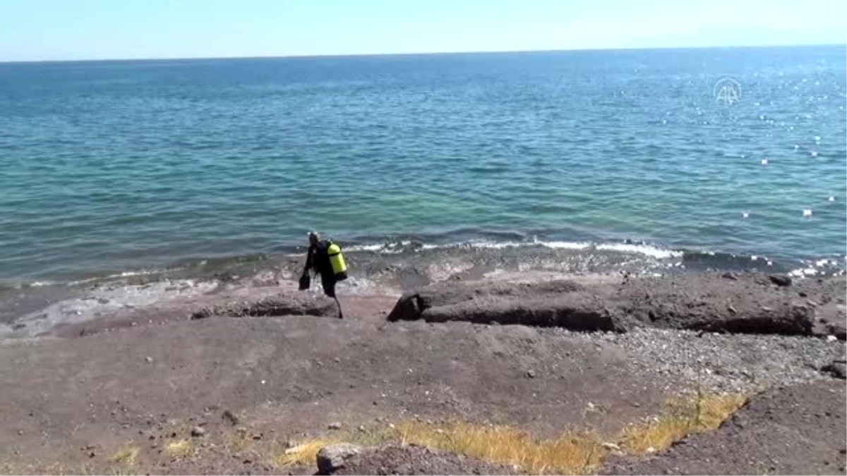 Van Gölü\'nün derinliklerindeki yaşamın izleri araştırılıyor