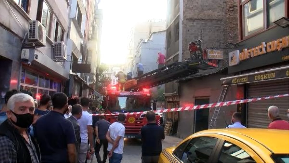 Beyoğlu\'nda 3 katlı binanın çatısından düşen kadın ağır yaralandı