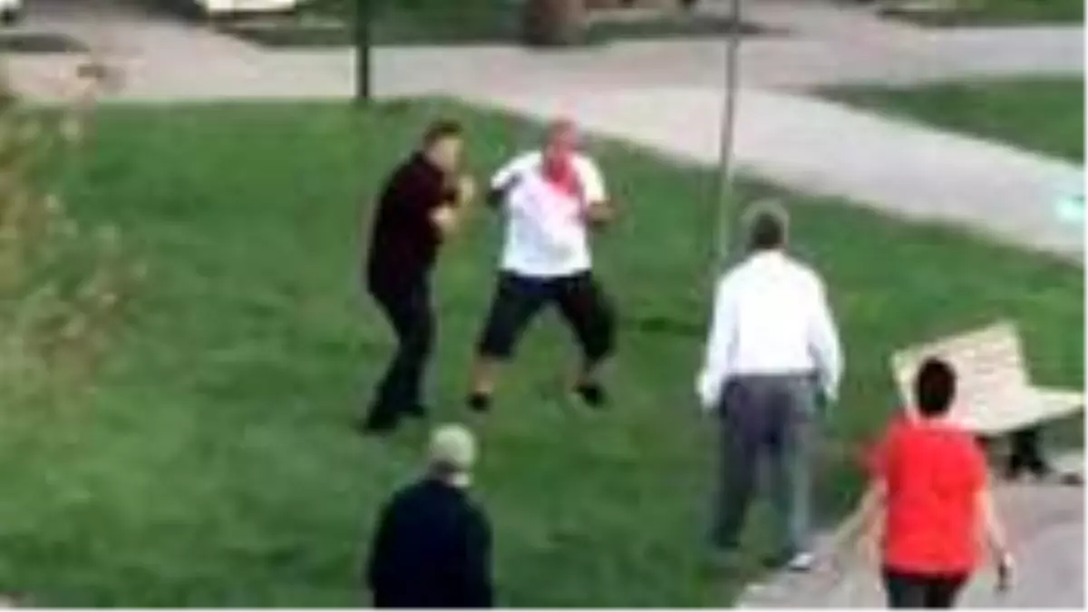 Bursa\'da çimlere basma kavgası çıktı, öfkeli adam hem çocuklara hem de bir babaya saldırdı