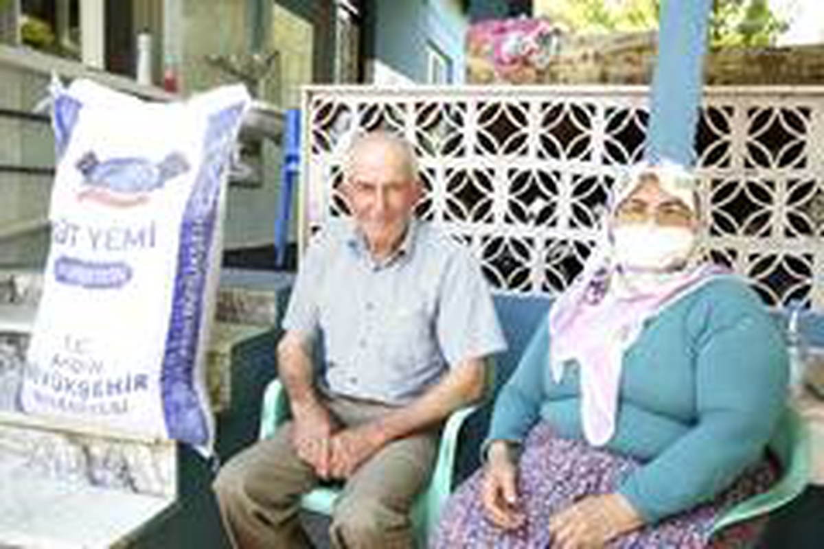 Büyükşehir \'Ege Yem\' ile üreticinin yüzünü güldürüyor