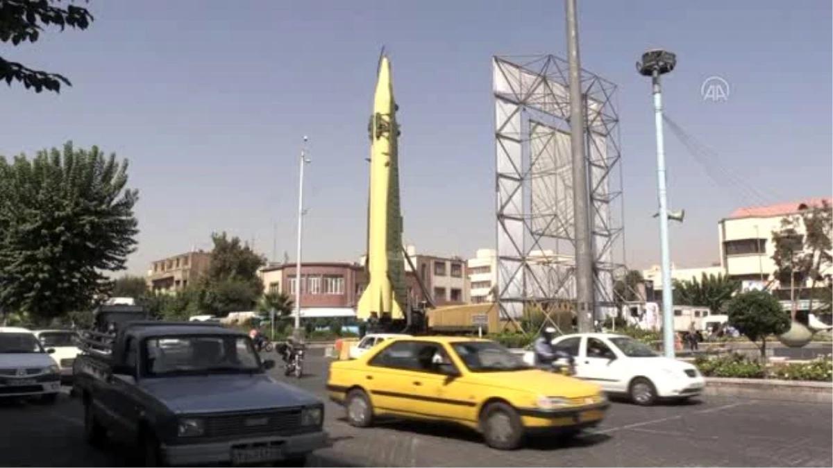 İran-Irak Savaşı\'nın yıl dönümünde Tahran meydanında ağır silahlarla gövde gösterisi