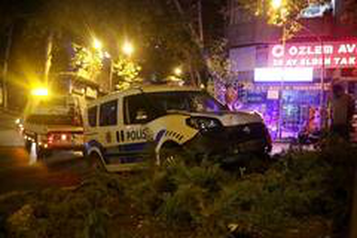 Son dakika haber | Kaçan otomobili kovalayan polisler kaza yaptı: 2 polis yaralı
