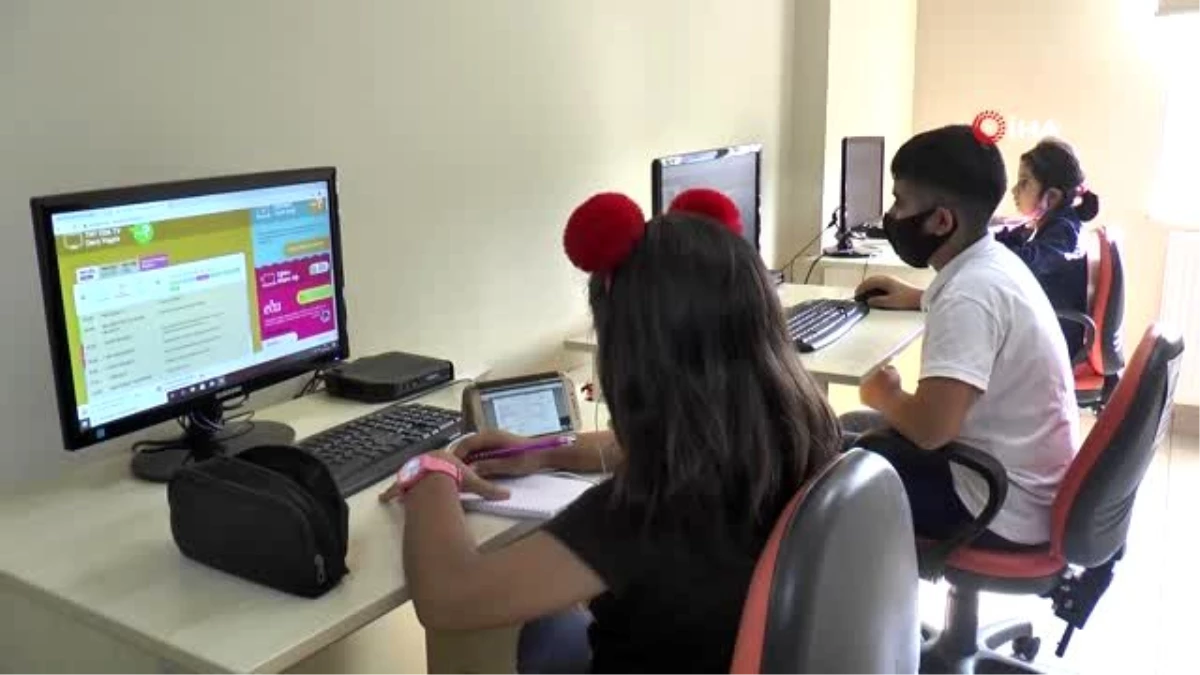 Kocaeli\'de kurulan EBA destek noktası interneti olmayan öğrencilerin yardımına koştu