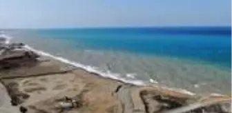 Kural dinlemiyorlar! Dökülen molozlar denizi kahveye bürüdü, köy halkı çileden çıktı