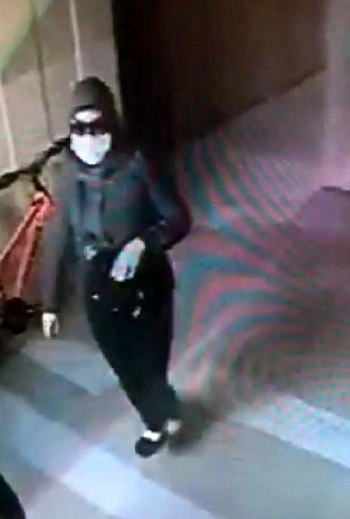 Maskeli ve gözlüklü hırsızlık şüphelilerinin yakalanması için özel ekip