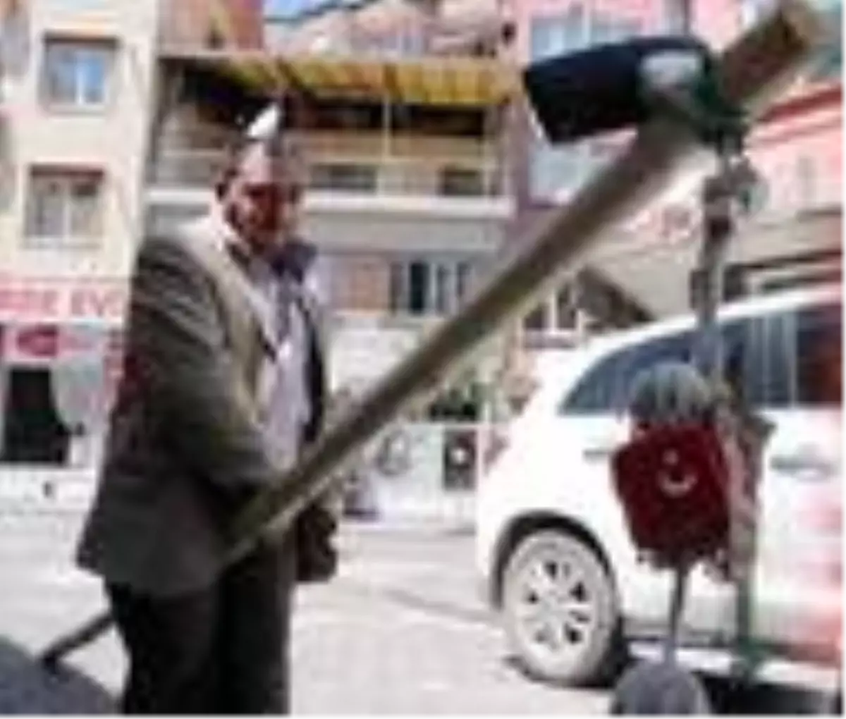 Mersedes Kadir\'in mezarı yaptırıldı