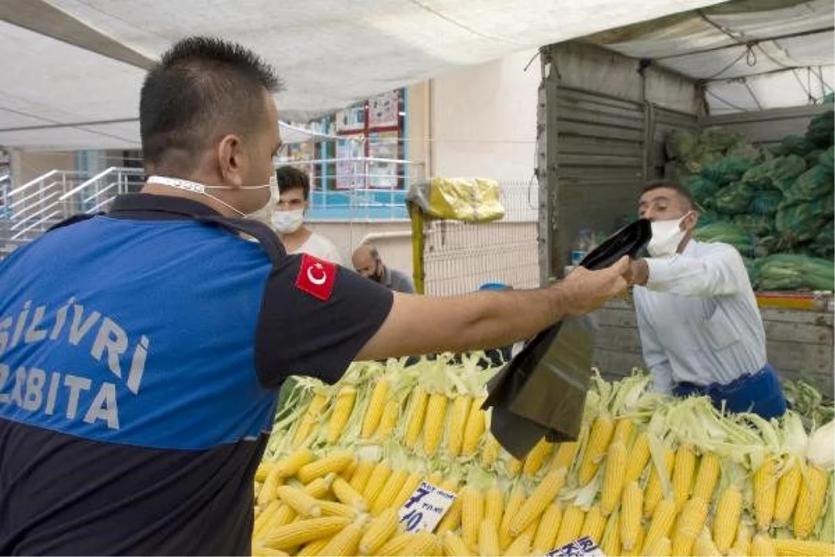 Silivri\'de pazarcılar kendi çöpünü kendisi topluyor