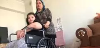 Tekrar yürümek isteyen Belinay arkadaşları ile oynamak istiyor