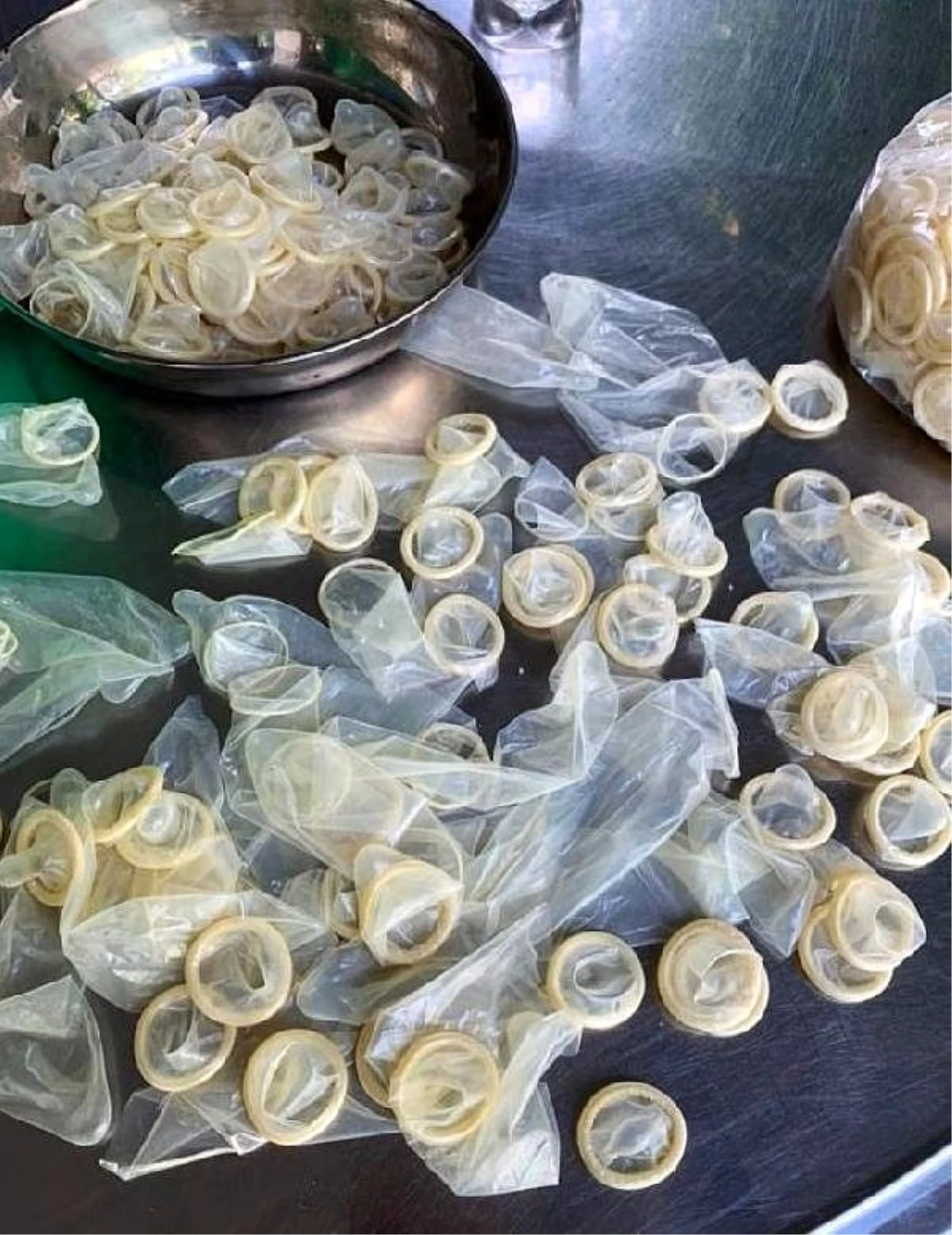 Son dakika haberi: Vietnam\'da kullanılmış prezervatif operasyonu: 324 bin adet ele geçirildi