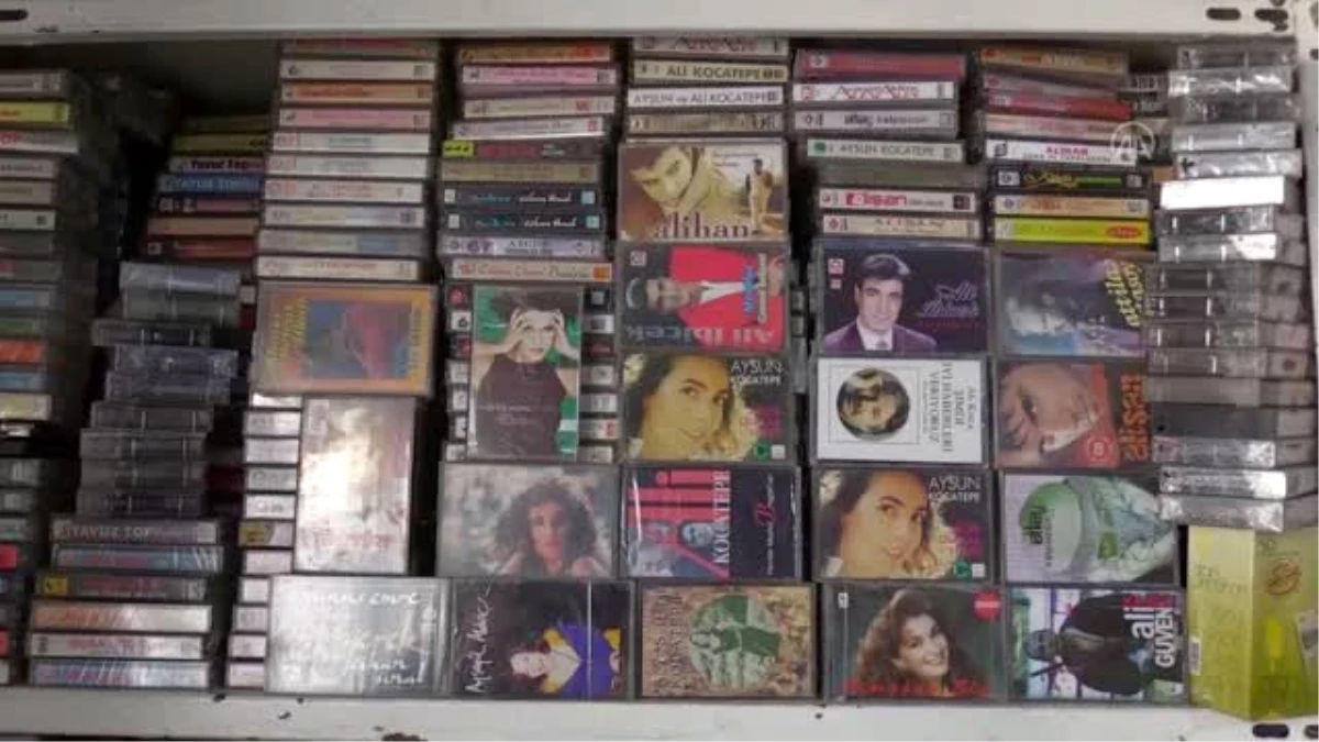 Yılların müzik yapımcısı şimdilerde koleksiyonerlere kaset topluyor - AFYONKARAHİSAR