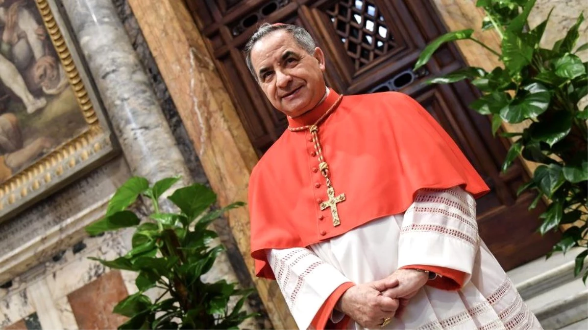 Adı yolsuzluk skandallarına karışan üst düzey Vatikan yetkilisi Kardinal Giovanni Angelo Becciu...