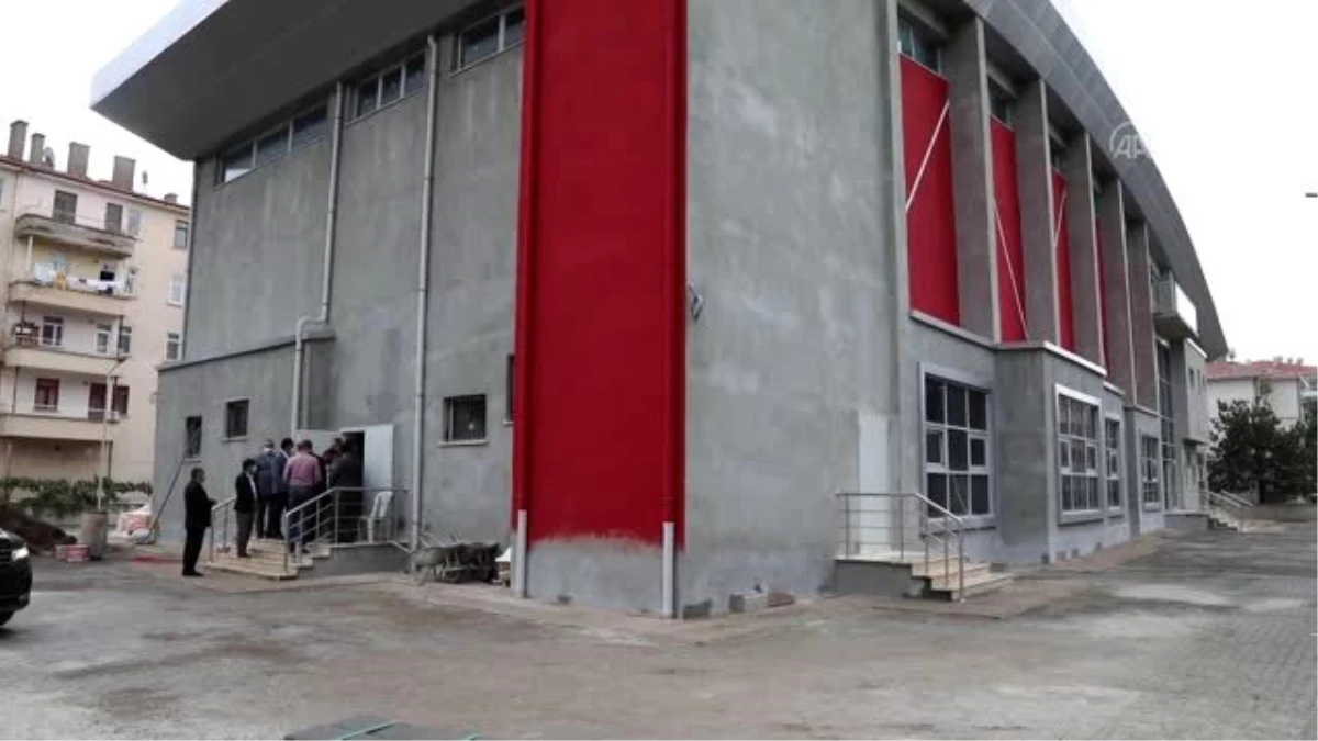 Ankara Gençlik ve Spor Müdürü Çelik, yapımı süren tesisi inceledi