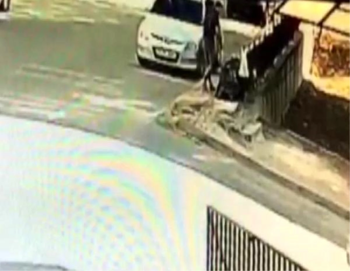 Son dakika... Arnavutköy\'deki çifte cinayetin katil zanlısının silahı çöpe atması kamerada