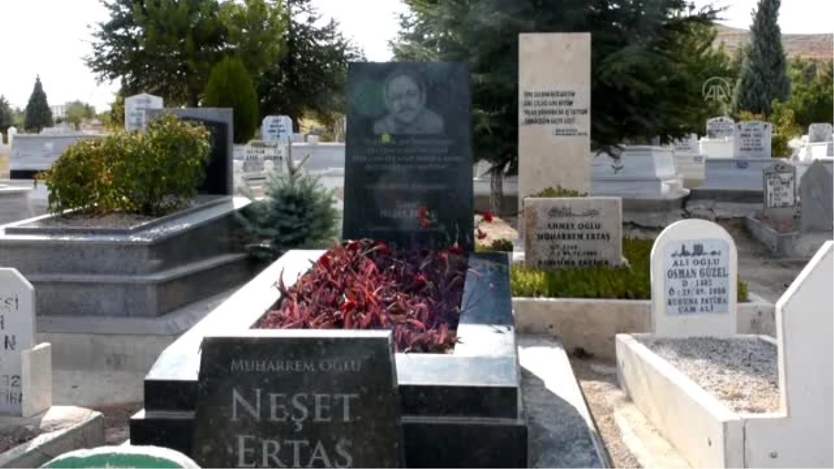 "Bozkırın Tezenesi" Neşet Ertaş Kırşehir\'deki mezarı başında anıldı