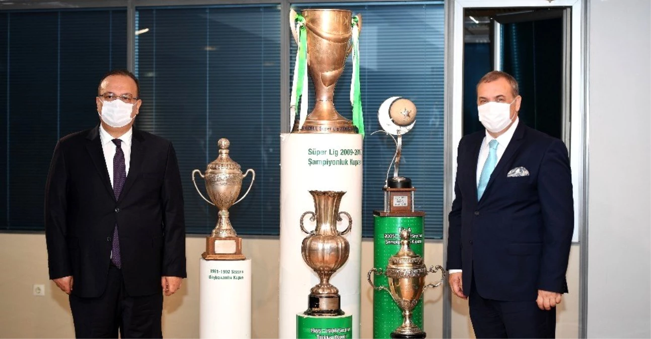 Bursa Valisi Yakup Canbolat, Bursaspor Kulübü\'nü ziyaret etti