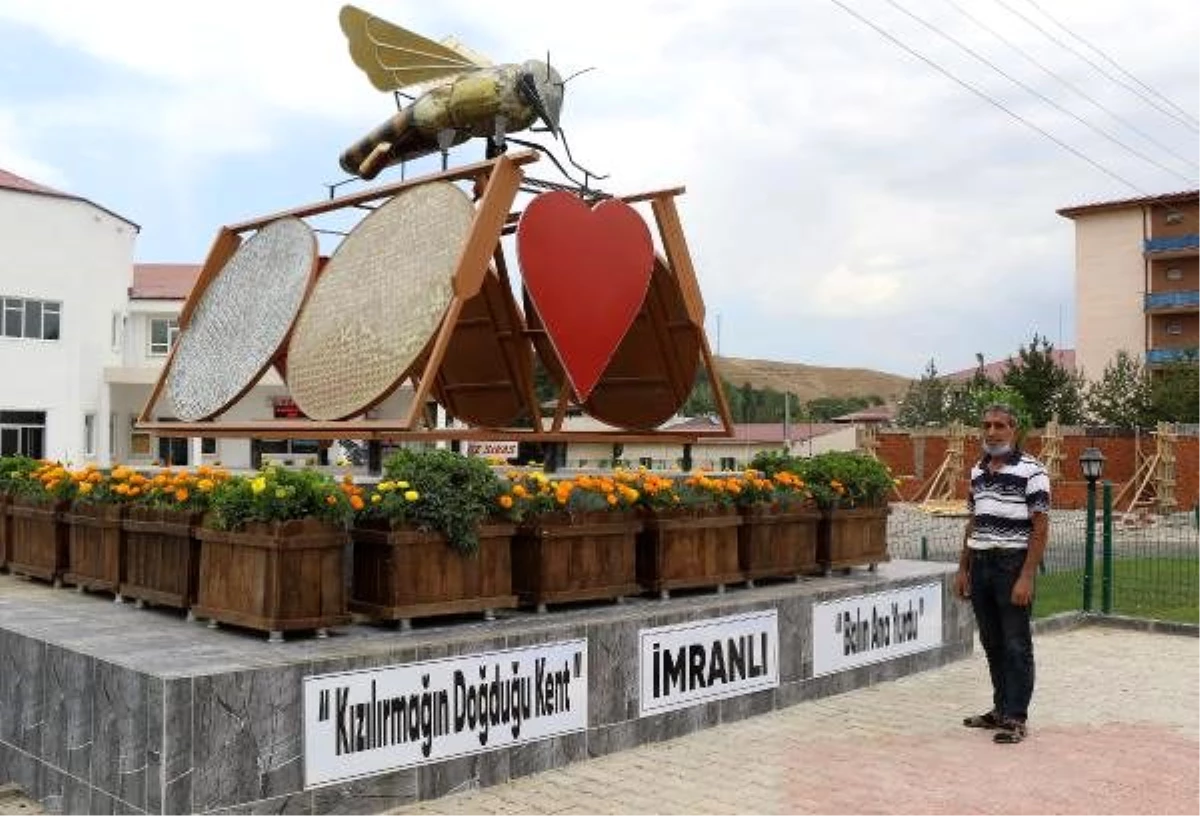 Doğrama ustası, hurda demirden arı heykeli yaptı