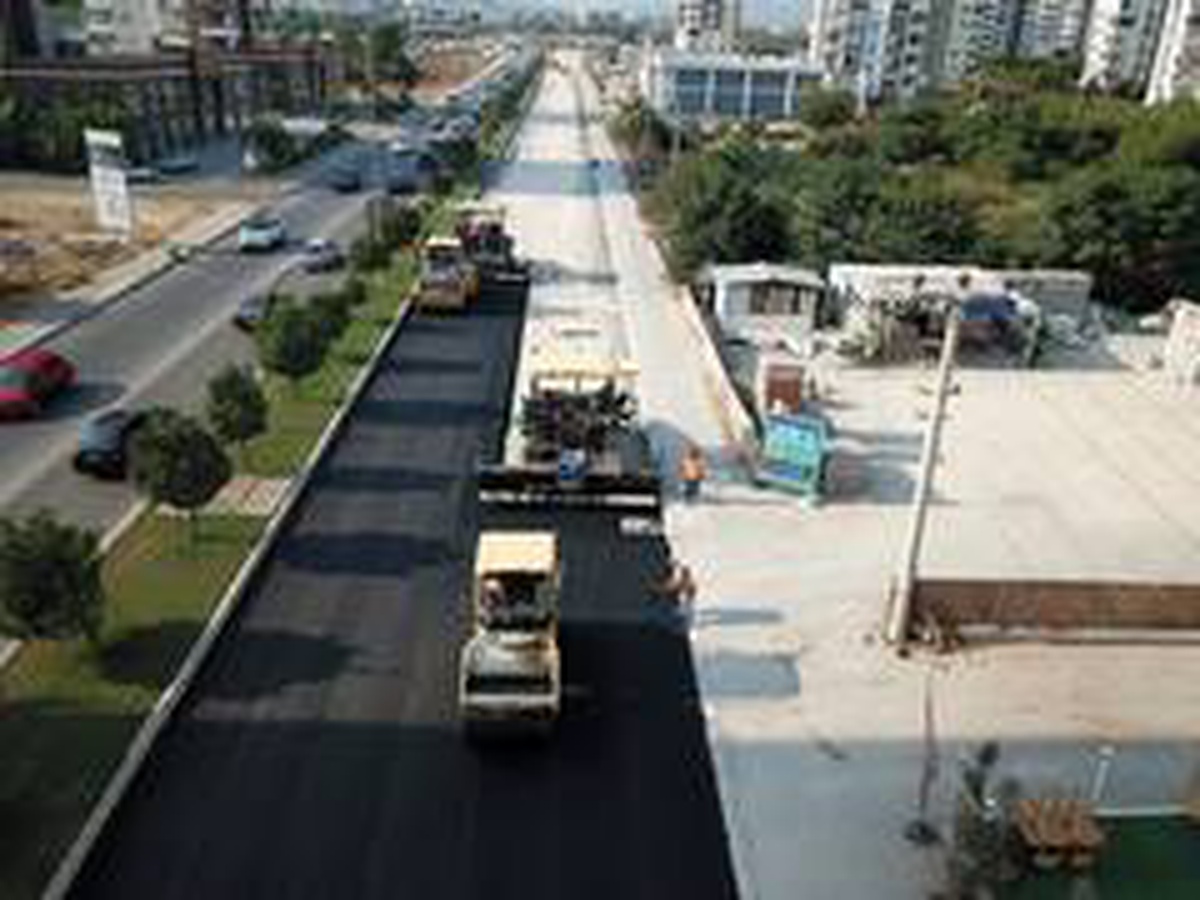 Mersin\'de asfalt çalışmaları sürüyor