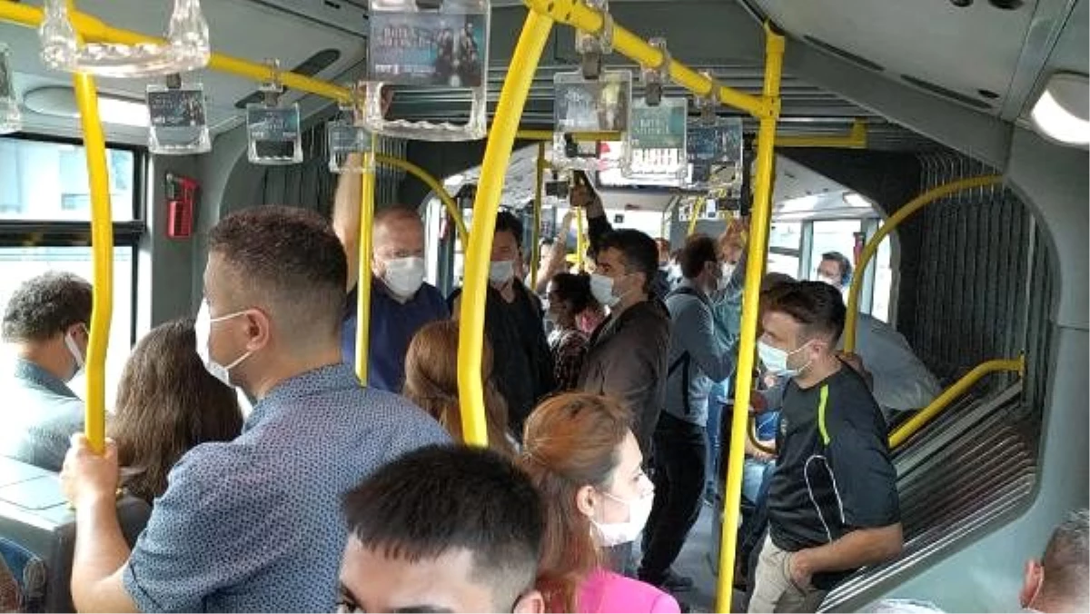 Metrobüste sosyal mesafesiz yolculuk
