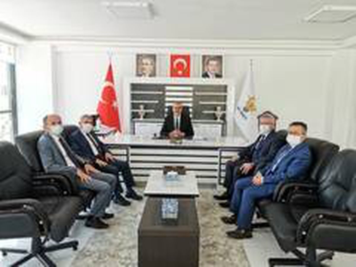 Milli Eğitim Müdürü Sarı\'dan AK Parti İl Başkanlığı\'na ziyaret